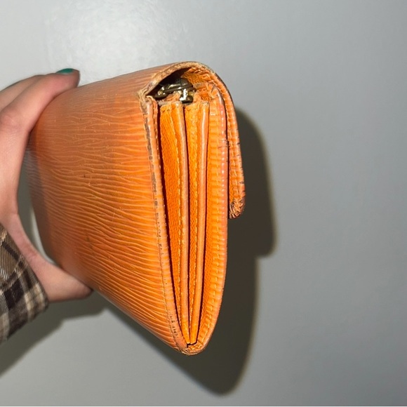 Louis Vuitton Epi Sarah Wallet Unisex Epi Leather Long Wallet in Pimont 🧡 - Picture 2 of 11